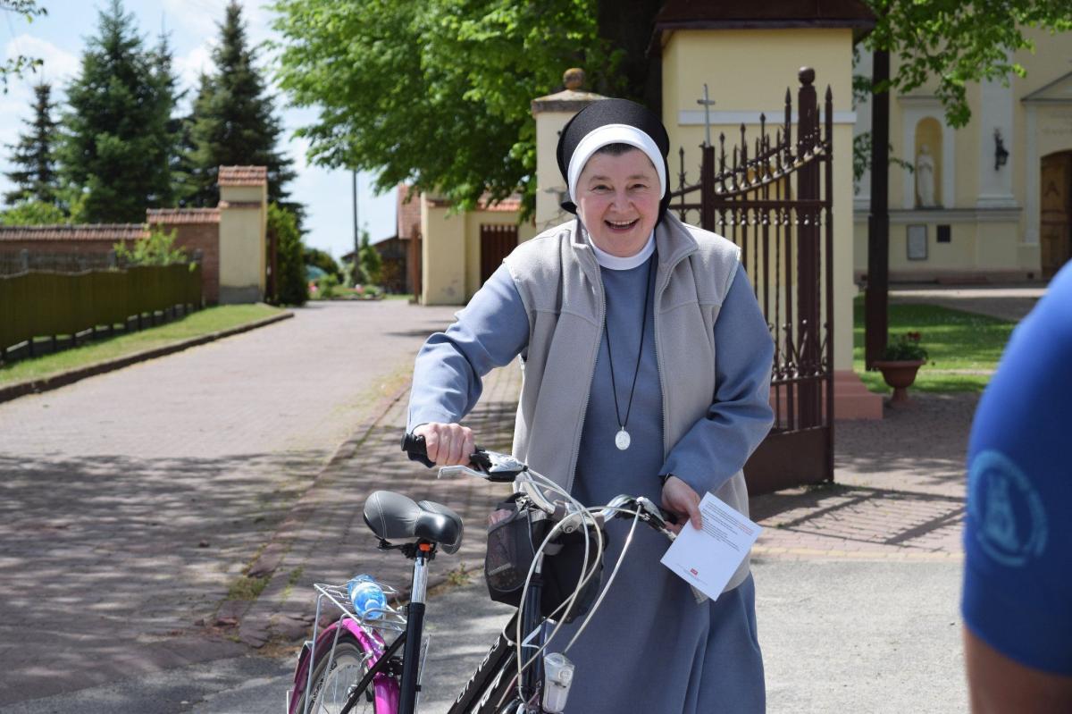 Na twarzach uczestników rajdu gościły uśmiechy, co dowodziło tego, że rowerowa impreza kolejny raz okazała się strzałem w dziesiątkę.<br/>fot.UG Wielkie Oczy