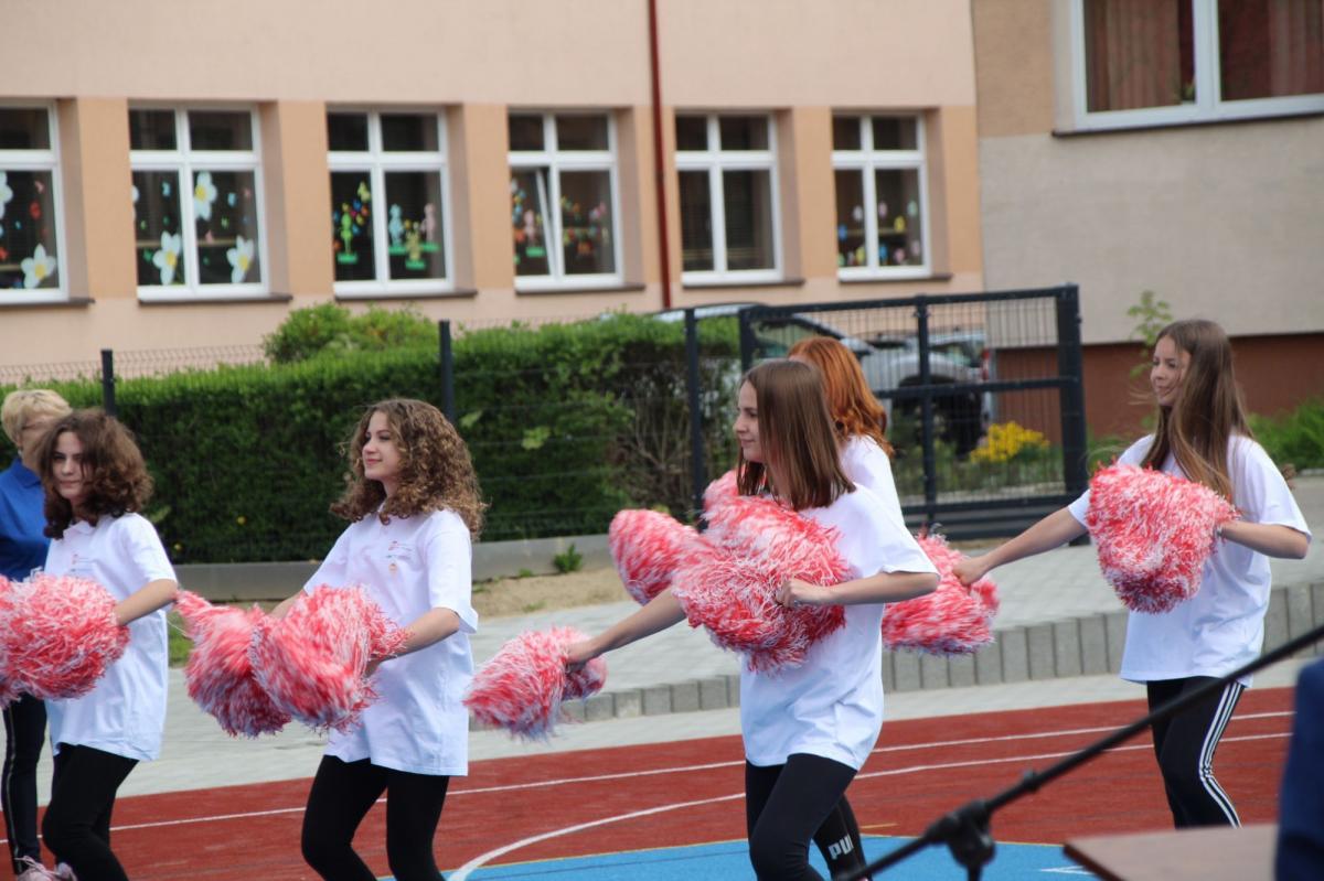 Specjalnie na okoliczność otwarcia boisk przygotowano część sportowo-artystyczną.<br/>fot.UG Lubaczów
