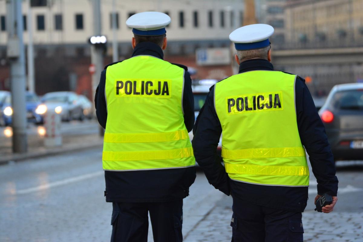 39-latkowi grozi kara do 2 lat pozbawienia wolności, wysoka grzywna i zakaz prowadzenia pojazdów