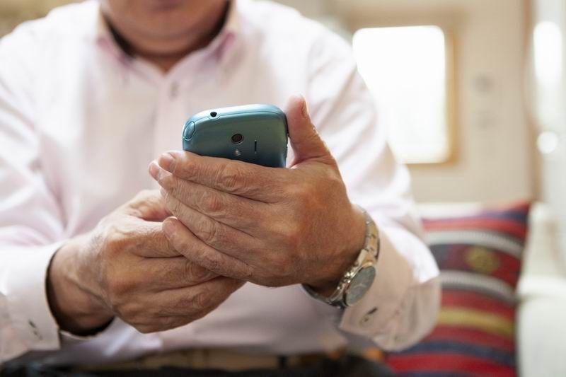 Oszustwa wykorzystujące komunikację SMS-ową to w ostatnim czasie prawdziwa plaga. Tym razem oszuści postanowili wykorzystać fakt, że niedawno upłynął okres rozliczeń podatkowych z fiskusem i rozsyłają SMS-y o rzekomym zadłużeniu w urzędzie skarbowym.