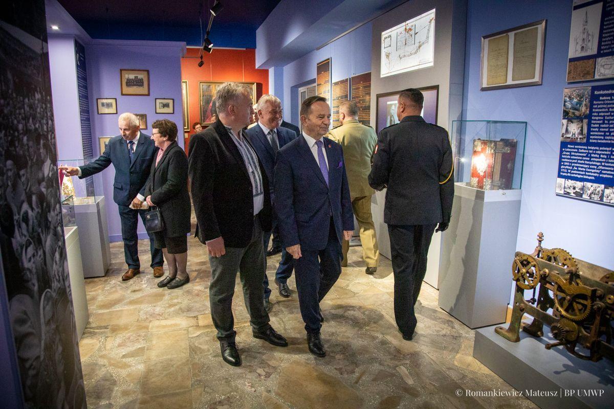 Na koniec uroczyści otwarto Centrum Dziedzictwa Archidiecezji Lwowskiej, w którym zgromadzone zostały cenne pamiątki narodowe dawnej archidiecezji lwowskiej.<br/>fot.M. Romankiewicz/ UMWP