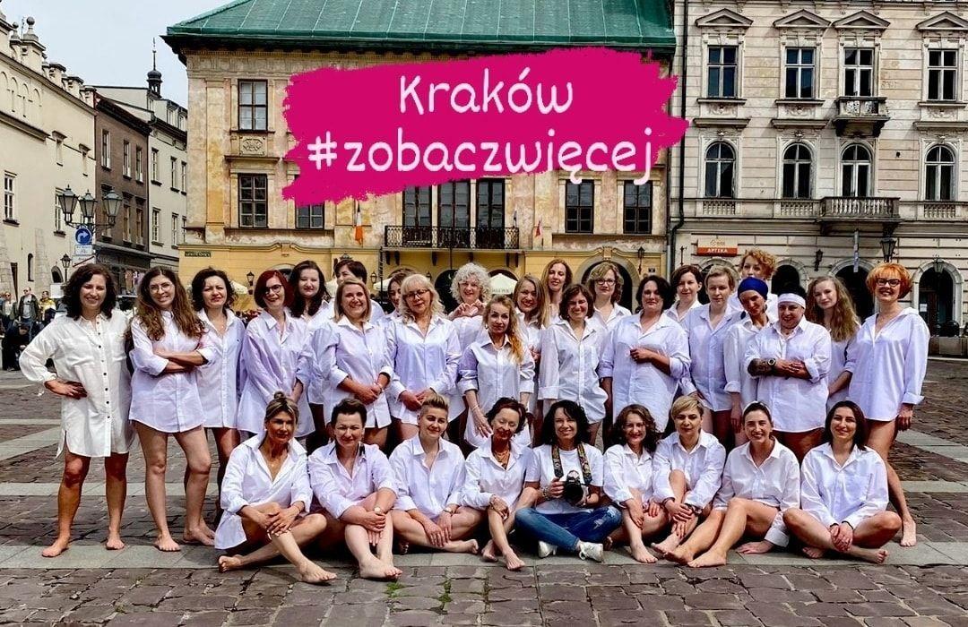 Onkosiostry. Tak mówią o sobie uczestniczki projektu. Potrafią przyjechać z drugiego końca kraju, by głośno i wyraźnie mogła wybrzmieć ich historia, by sesja i cała jej otoczka dały siłę do dalszej walki. Miasto jako miejsce sesji to nieprzypadkowy wybór. Zdjęcia mają bowiem emanować siłą, energią, 