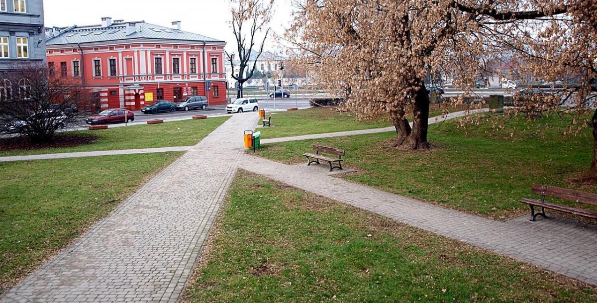 Plac Wyszehradzki przy ul. Wodnej to jedno z miejsc, które ma szanse wypięknieć.<br/>fot.Mariusz Godos