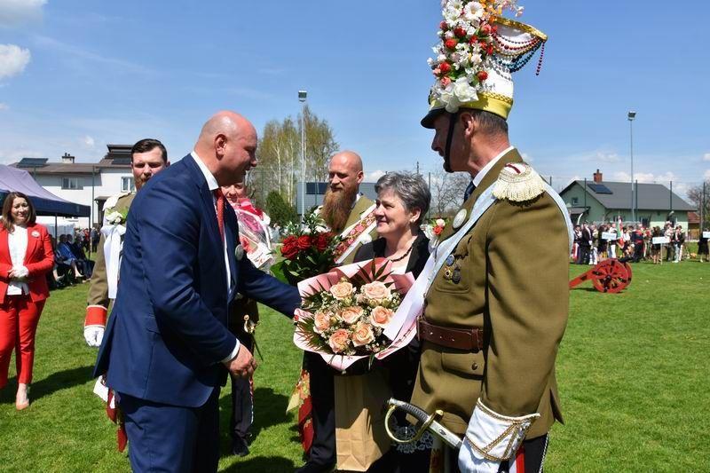 Za podtrzymywanie lokalnej tradycji E. Machowi i jego małżonce gospodarz gminy Daniel Krawiec złożył serdeczne podziękowania.


<br/>fot.UG Przeworsk