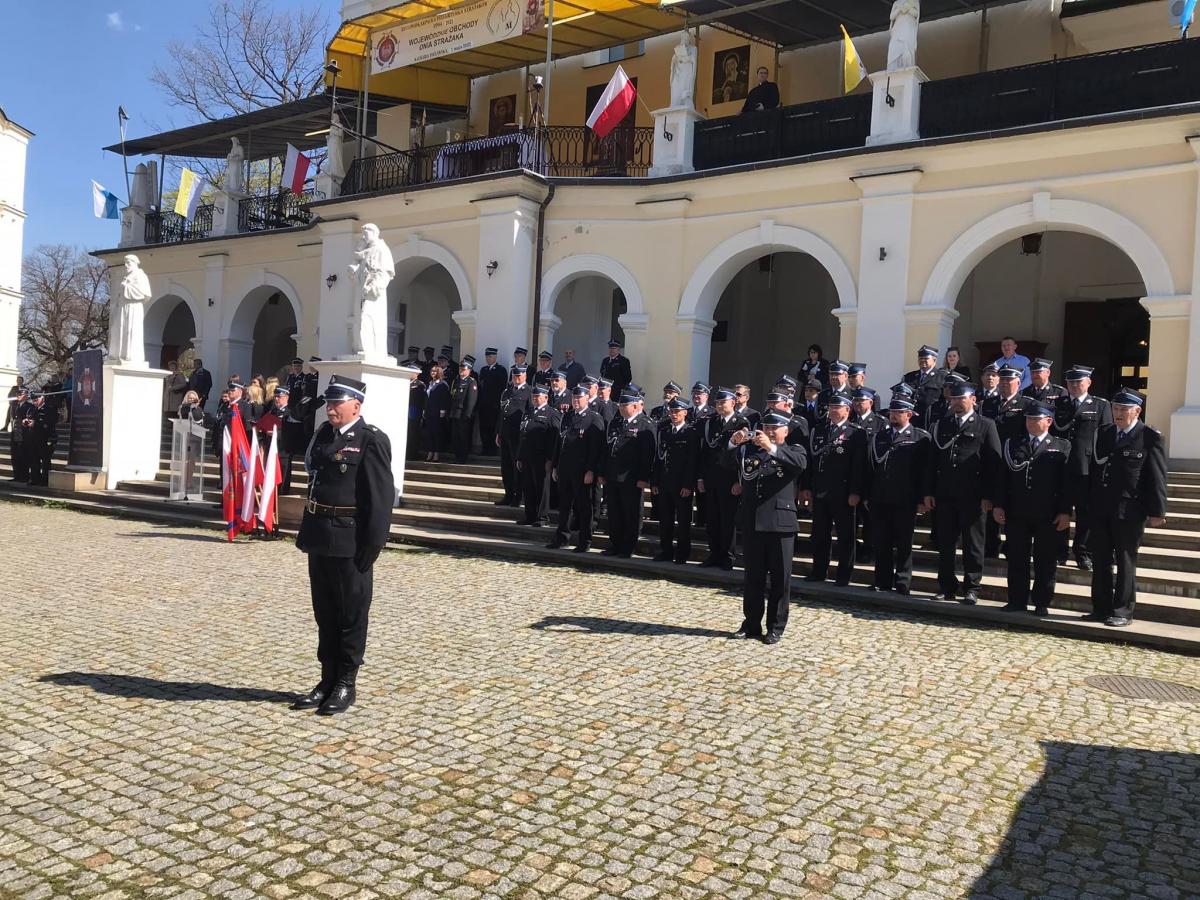 Na placu przed kalwaryjskim sanktuarium zgromadzili się strażacy ochotnicy z całego województwa podkarpackiego.

<br/>fot.WZOSP