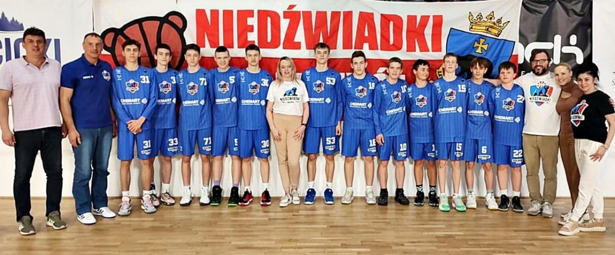 Kadeci Niedźwiadków Chemart Przemyśl prezentowali się do tej pory znakomicie. Nie przegrali mistrzowskiego spotkania w tej kategorii wiekowej w tym sezonie! <br/>fot.ze zbiorów własnych