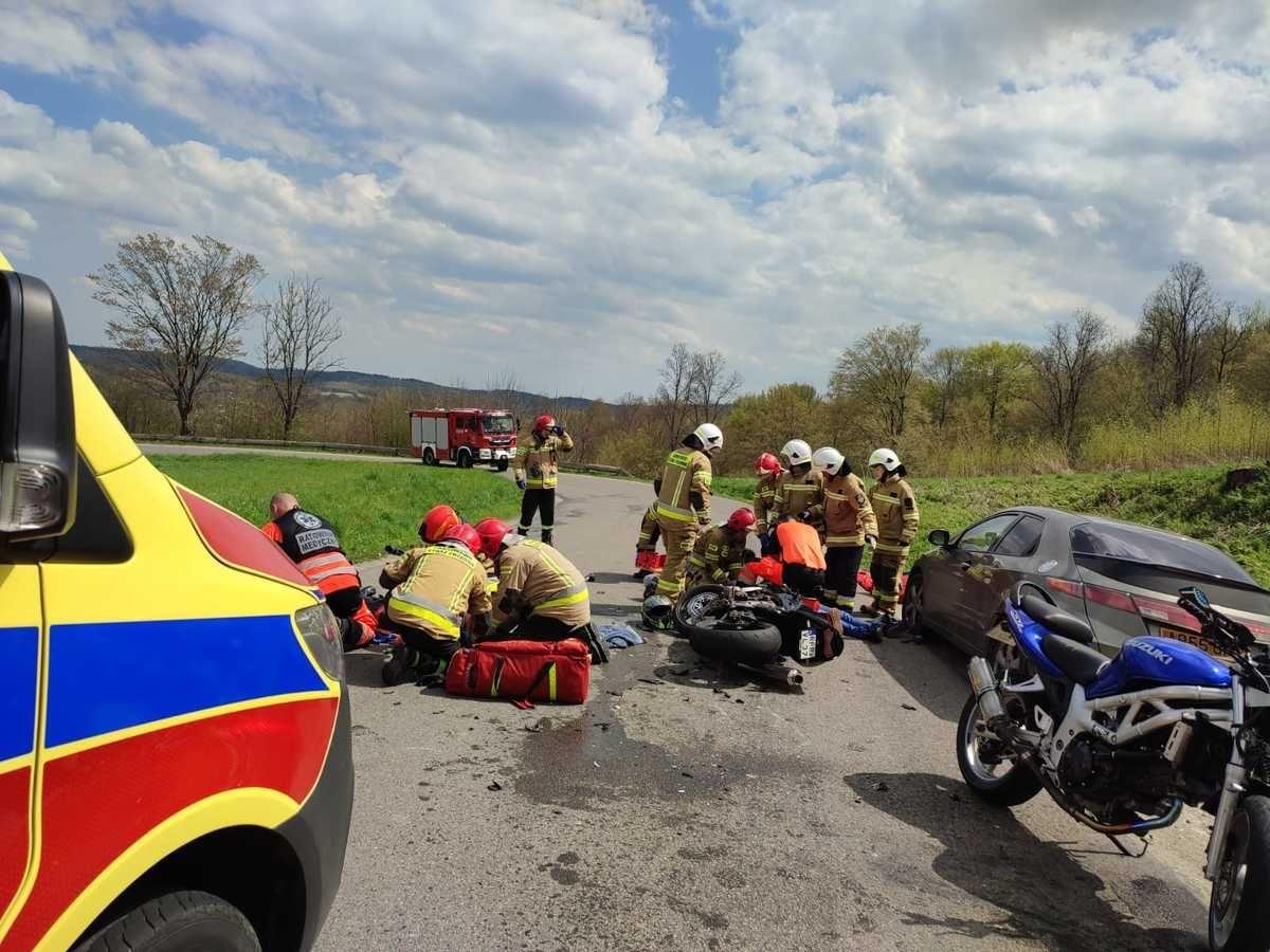 Czołowe zderzenie motocyklistów.<br/>fot.KPP Brzozów