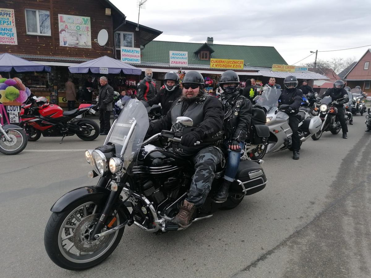 Tegorocznemu Podkarpackiemu Otwarciu Sezonu Motocyklowego towarzyszyła deszczowa aura, ale mimo to frekwencja jak zawsze dopisała.<br/>fot.Ronin Riders/FB