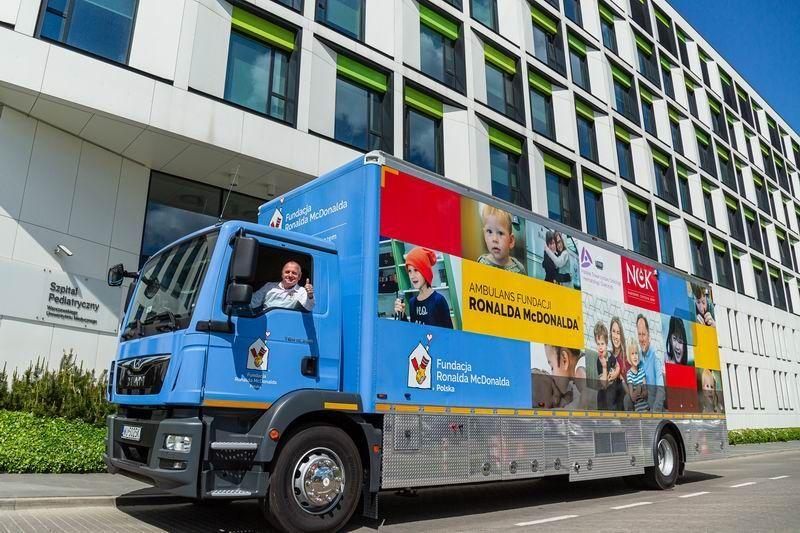 Badania będą prowadzone 5 i 6 maja, w ambulansie Fundacji Ronalda McDonalda, który zaparkuje przed budynkiem Urzędu Miejskiego w Rynku.<br/>fot.Fundacja Ronalda McDonalda