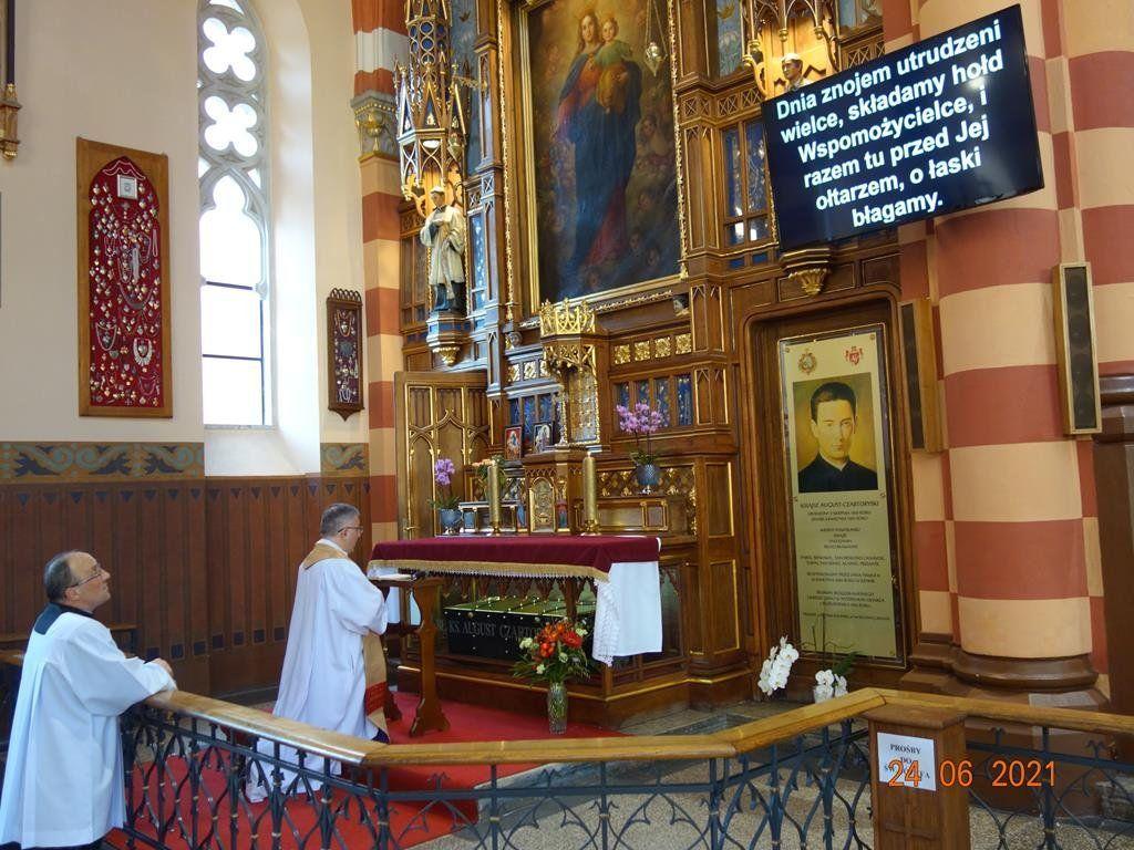 Po beatyfikacji szczątki zostały przeniesione pod ołtarz Matki Bożej Wspomożenia Wiernych w przemyskiej salezjańskiej świątyni.<br/>fot.ze zbiorów własnych