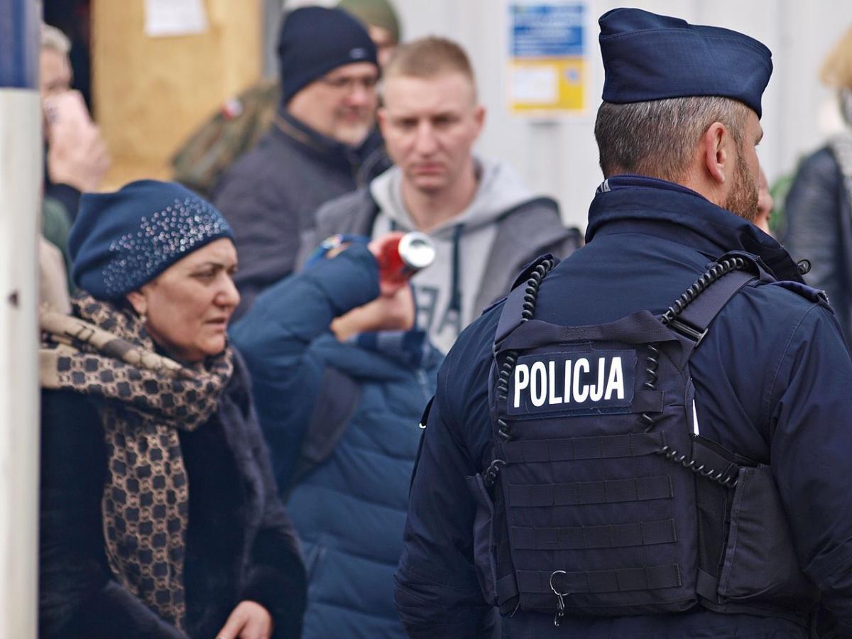 Przemyskie „patrole” kibiców były w istocie przemocową nagonką na uchodźców o ciemniejszej karnacji, którzy to mieli gwałcić kobiety” – tak twierdzi autorka materiału.<br/>fot.Mariusz Godos