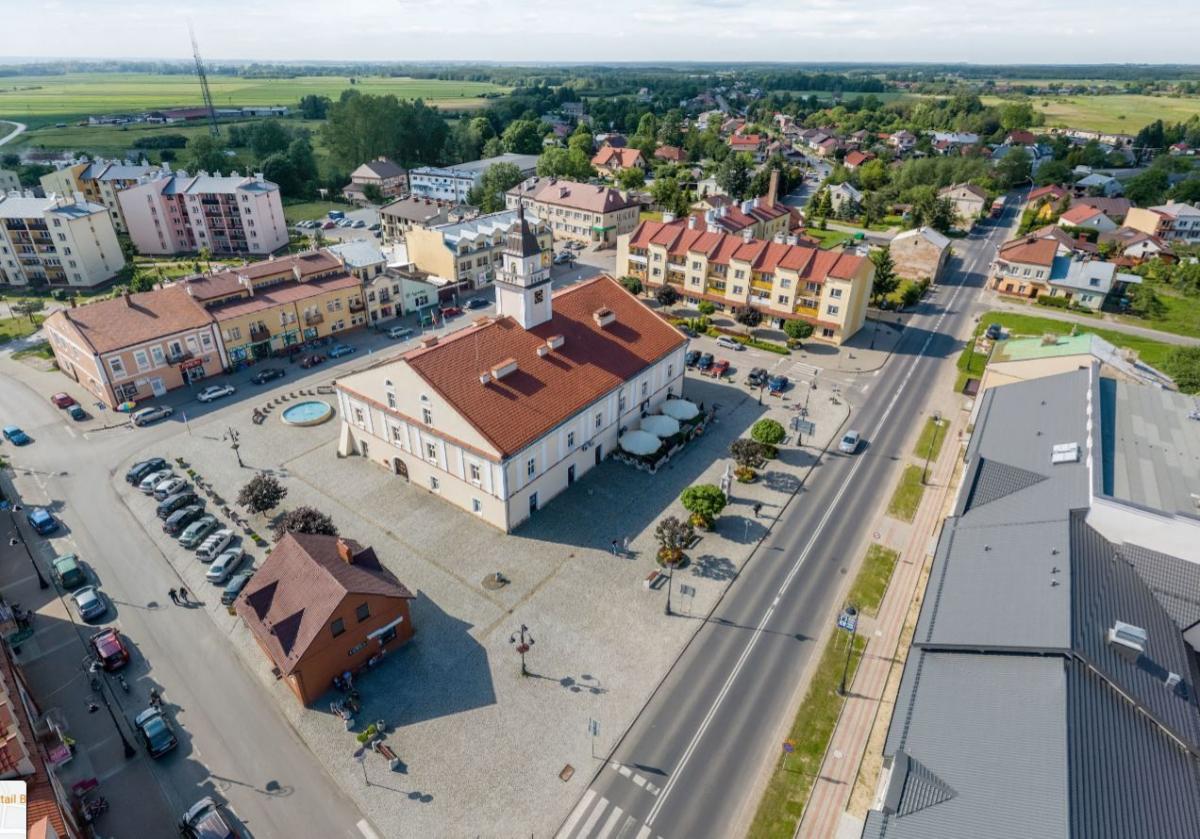 Urzędnicy sieniawskiego ratusza proszą mieszkańców o wskazanie kierunków rozwoju na najbliższe 8 lat i tych obszarów, o których rozwoju gmina powinna pomyśleć w pierwszej kolejności.<br/>fot.Google maps