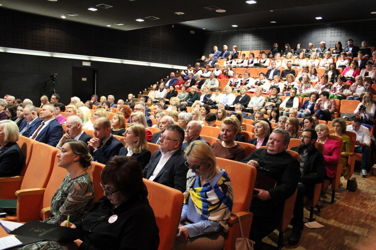 Organizatorami konferencji było: Stowarzyszenie Kobiety Karpat, Podkarpacki Zespół Placówek Wojewódzkich –- Podkarpackie Centrum Edukacji Nauczycieli oraz Agencja Restrukturyzacji i Modernizacji Rolnictwa.<br/>fot.Monika Rusinek