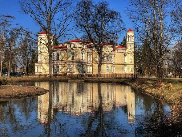 Widok na Pałac Lubomirskich od strony stawu.<br/>fot.Grzegorz Gajdzik