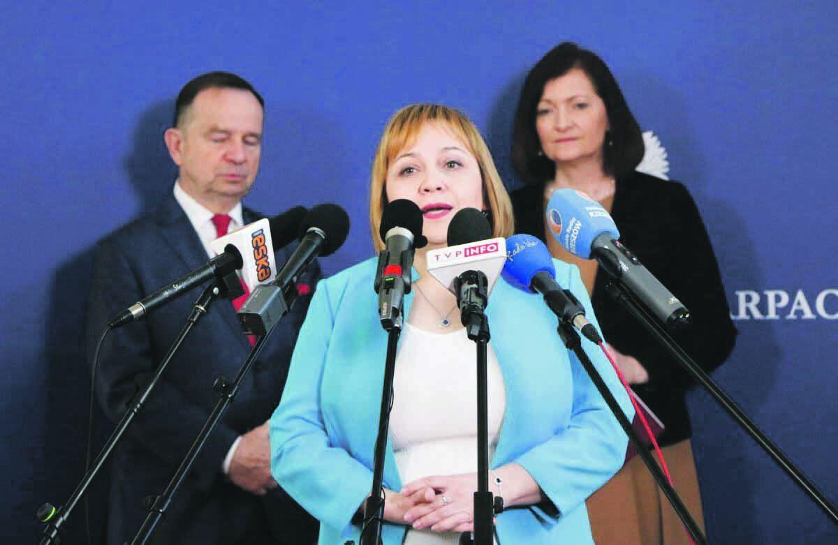 – Przemyski szpital od początku pandemii pracował w systemie hybrydowym, przyjęliśmy około 4 tysięcy pacjentów z Covid-19, równocześnie nie ograniczając przyjęć tych z innymi jednostkami chorobowymi. Przez ten cały okres czuliśmy ogromne wsparcie zarówno merytoryczne, jak i finansowe, za co pragnę s