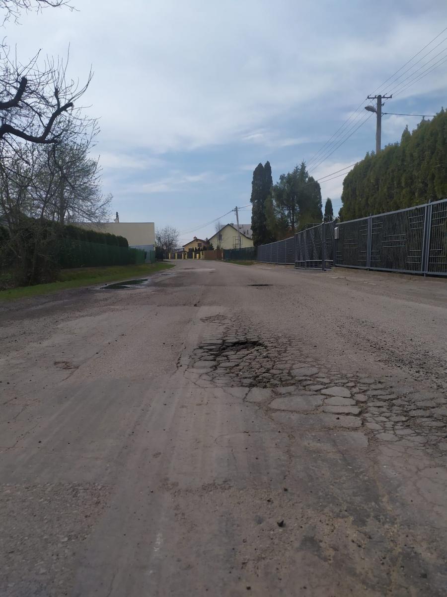 Mieszkańcy twierdzą, że okolica, w której mieszkają, jest zupełnie zapomniana i pomijana przez miasto<br/>fot.archiwum autora