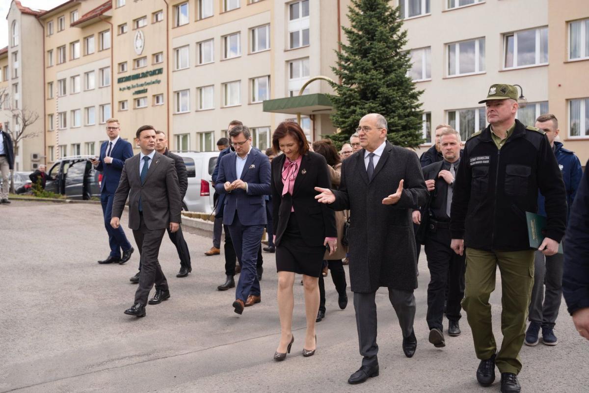 Delegacjom towarzyszyła wojewoda podkarpacki Ewa Leniart.<br/>fot.serwis BiOSG