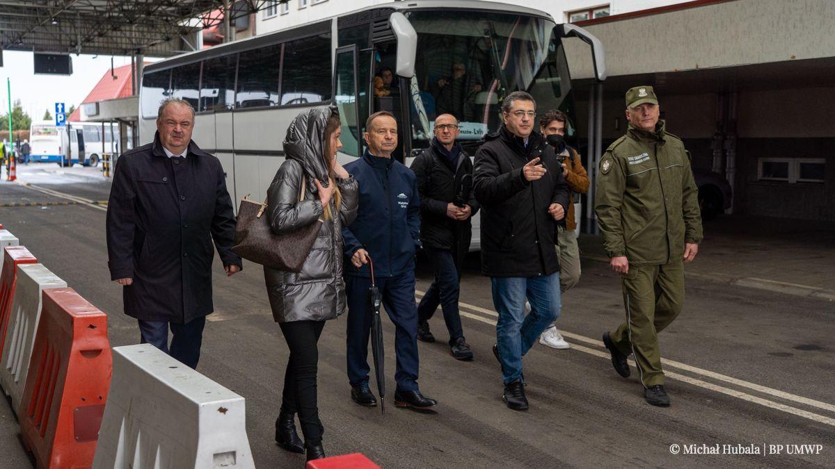 Przewodniczący Europejskiego Komitetu Regionów Apostolos Tzitzikostas na granicy.