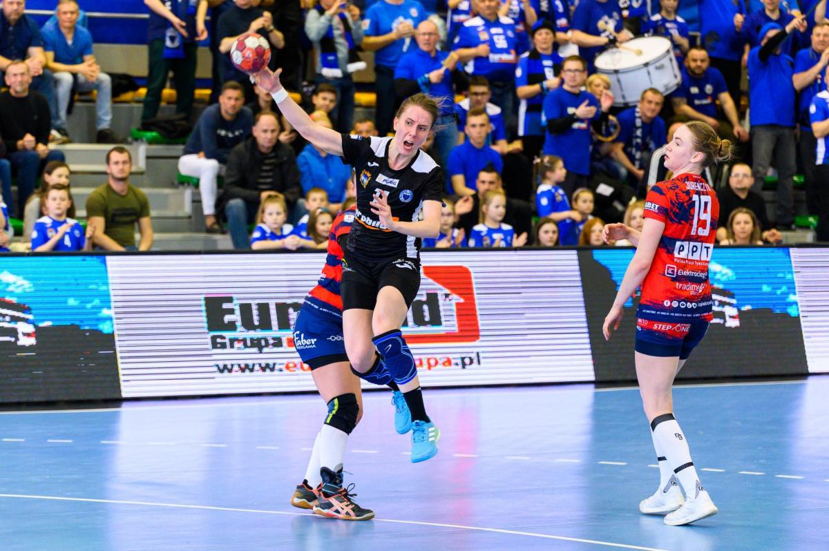 Chorwatka Ivona Mrden bardzo dobrze zastąpiła na prawym rozegraniu Katarzynę Kozimur.<br/>fot.Robert Lasek/PGNiG Superliga Piłki Ręcznej Kobiet