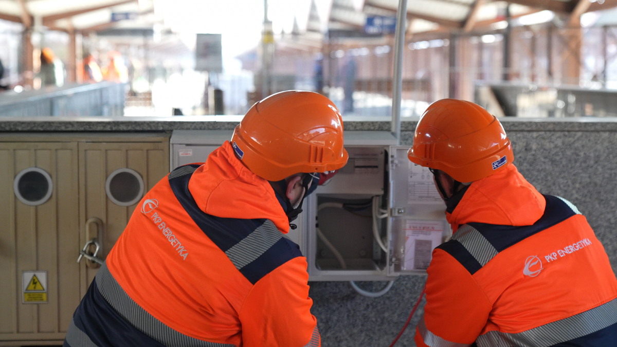 Dodatkowe, tymczasowe rozdzielnice energii elektrycznej powstały przy pawilonie odpraw celnych na dworcu PKP w Przemyślu, drugim tuż przy przejściu granicznym w Medyce.<br/>fot.ze zbiorów własnych
