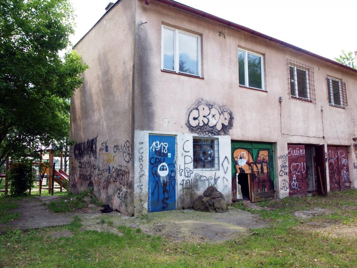 Przystań wodna przed przejęciem jej przez Stowarzyszenie „Róża Wiatrów” w Przemyślu. <br/>fot.ze zbiorów własnych
