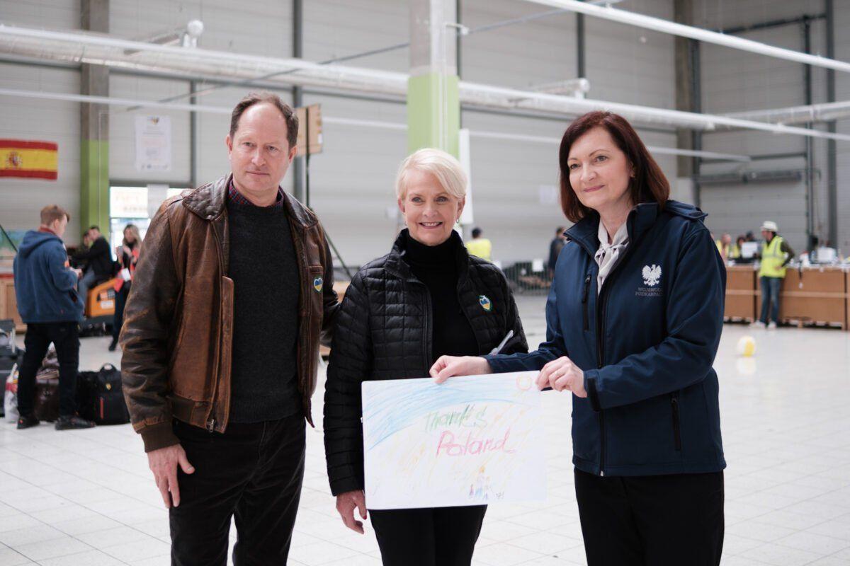 W towarzystwie wojewody podkarpackiego Ewy Leniart (z prawej) ambasador USA przy programie żywnościowym Organizacji Narodów Zjednoczonych Cindy McCain oraz ambasador USA w Polsce Mark Brzeziński odwiedzili m.in. Korczową.<br/>fot.PUW Rzeszów