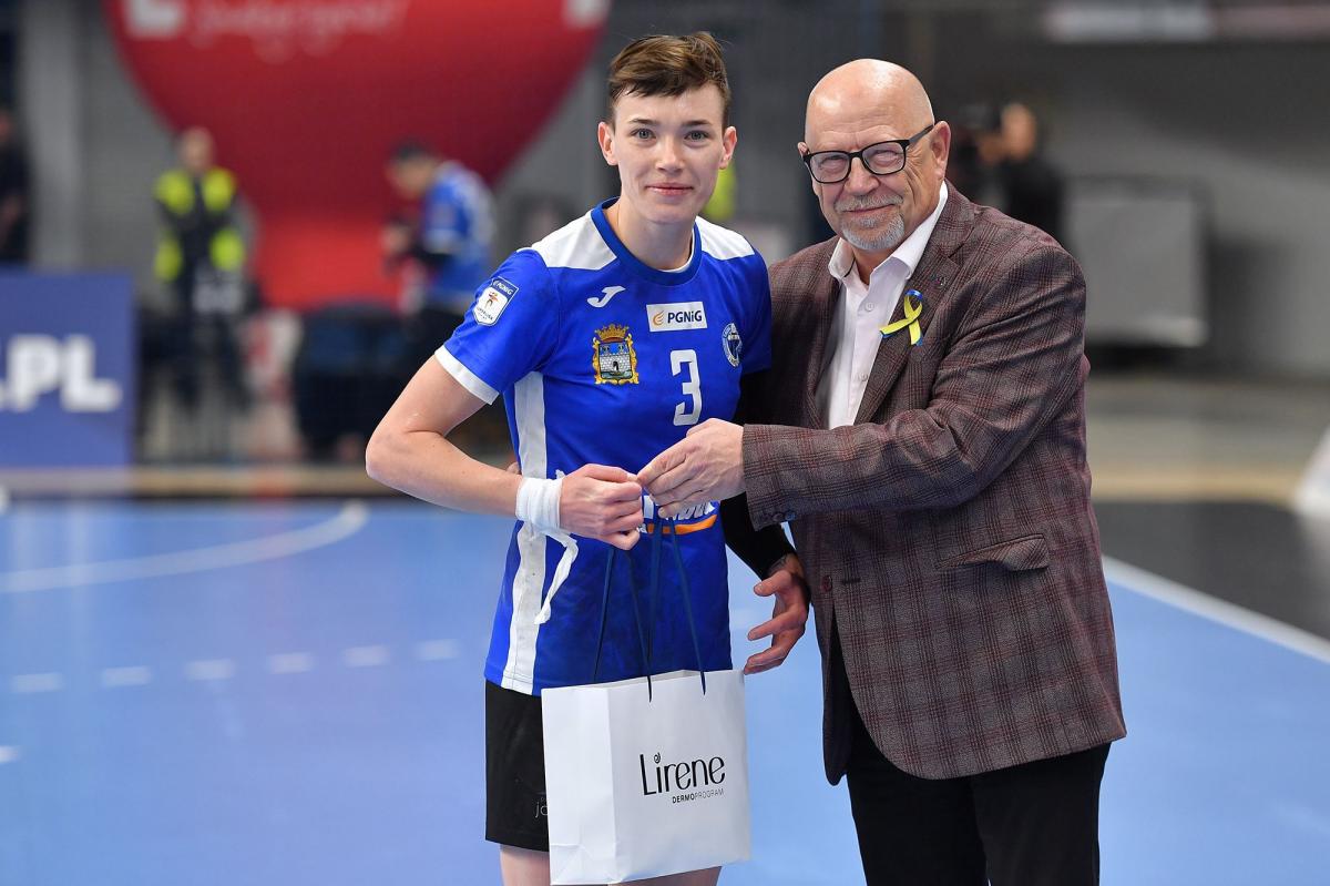Reprezentacyjna skrzydłowa Eurobud JKS Jarosław Magda Balsam rozegrała w Lublinie kapitalne zawody. Z sześciu ostatnich trafień jarosławianek w tym meczu była autorką aż pięciu!<br/>fot.PGNiG Superliga Piłki Ręcznej Kobiet