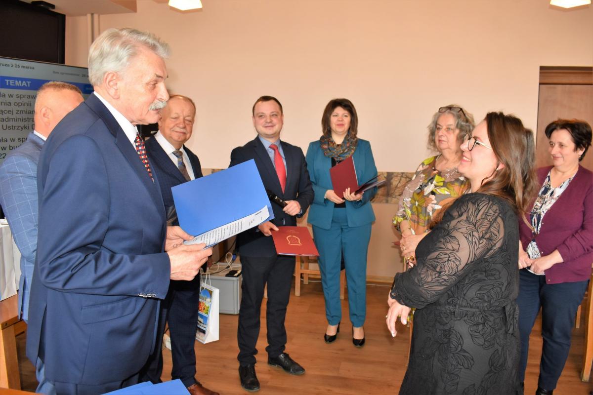 Radni – w głosowaniu nad uchwałą w sprawie zmiany granic administracyjnych – negatywnie opowiedzieli się za proponowaną przez władze miasta i gminy Ustrzyki Dolne korektą. Władze powiatu i gminy podziękowali mieszkańcom za liczny udział w konsultacjach.<br/>fot.Starostwo Powiatowe w Przemyślu