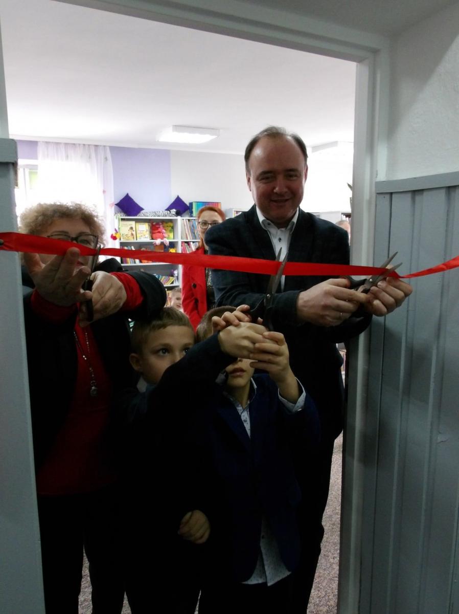 W symbolicznym otwarciu punktu w Kaszycach po remoncie wziął udział m.in. gospodarz gminy Orły Bogusław Słabicki. Wydarzeniu nadano odpowiednią rangę poprzez uroczyste przecięcie wstęgi.<br/>fot.GBP Orły