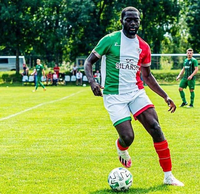 Jonathan Longe Diumasumbu dał prowadzenie Wólczance Stal Systems w meczu z Cracovią II, ale ostatecznie skończyło się podziałem punktów.<br/>fot.Konrad Kwolek/Zamczysko Odrzykoń