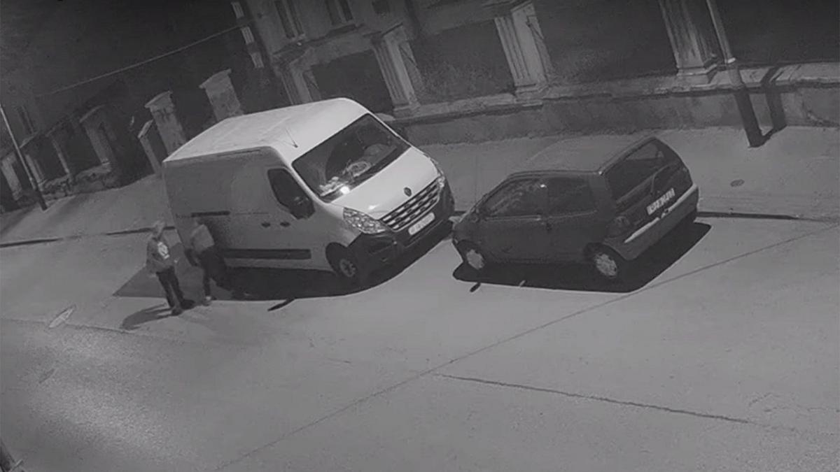 Akt kradzieży zarejestrowany przez kamery.<br/>fot.prywatny monitoring