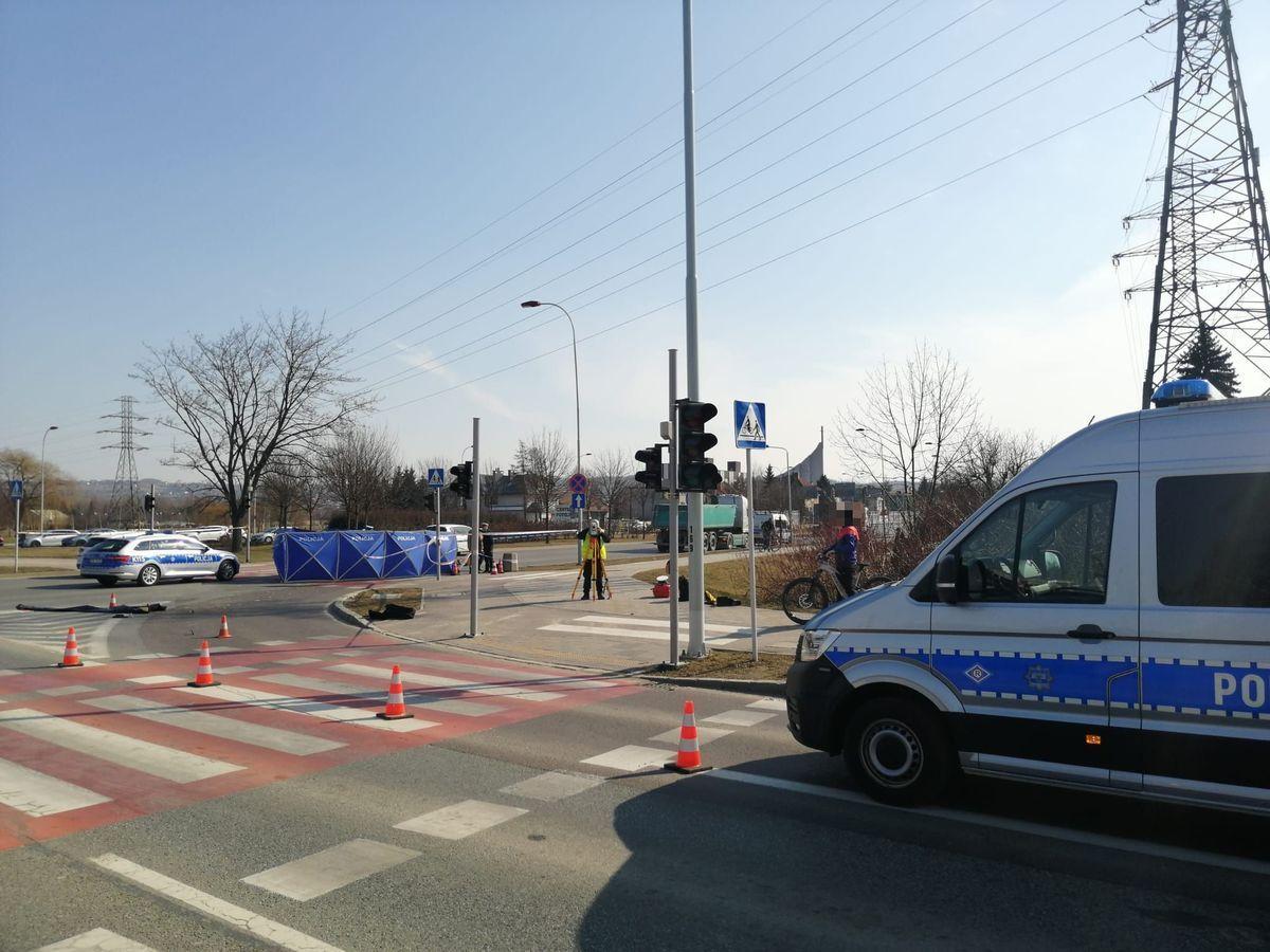 Miejsce wypadku na skrzyżowaniu ul. Powstańców Warszawy z ul. Sikorskiego.<br/>fot.KMP Rzeszów