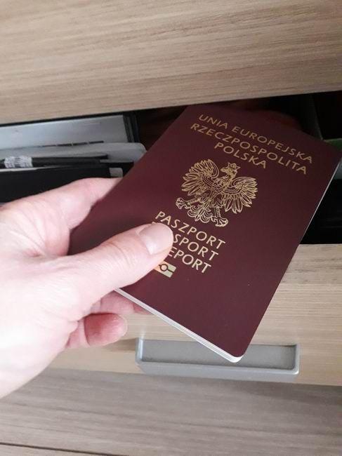Mieszkańcy regionu uznali, że ważny paszport lepiej w szufladzie jednak mieć. W czwartek, 10 marca, w elektronicznym systemie kolejkowym przemyskiej delegatury urzędu wojewódzkiego widniała informacja, że w okresie od 11 marca do 9 kwietnia nie ma już dostępnych miejsc. 

<br/>fot.Urszula Gielo