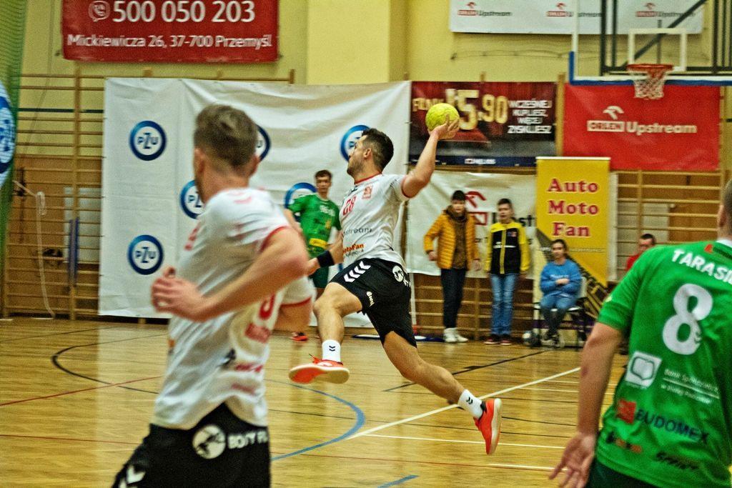 Przemyślanie kolejny mistrzowski mecz rozegrają w Legnicy 19 marca br. W akcji Mateusz Kroczek.<br/>fot.Grzegorz Gajdzik