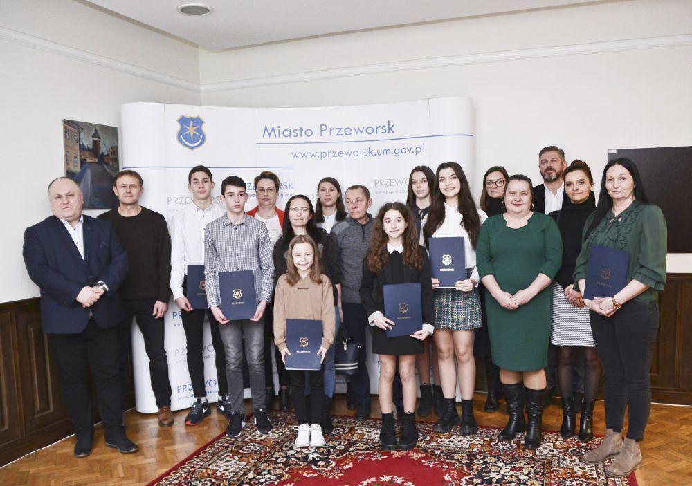 Stypendyści burmistrza miasta Przeworska.<br/>fot.UM Przeworsk