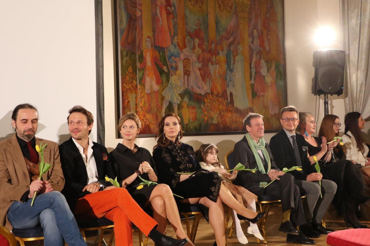 Na premierowym pokazie pierwszego odcinka serialu „Diabeł Łańcucki” nie mogło zabraknąć reżysera Macieja Jurewicza (pierwszy z lewej).<br/>fot.Małgorzata Dachnowicz