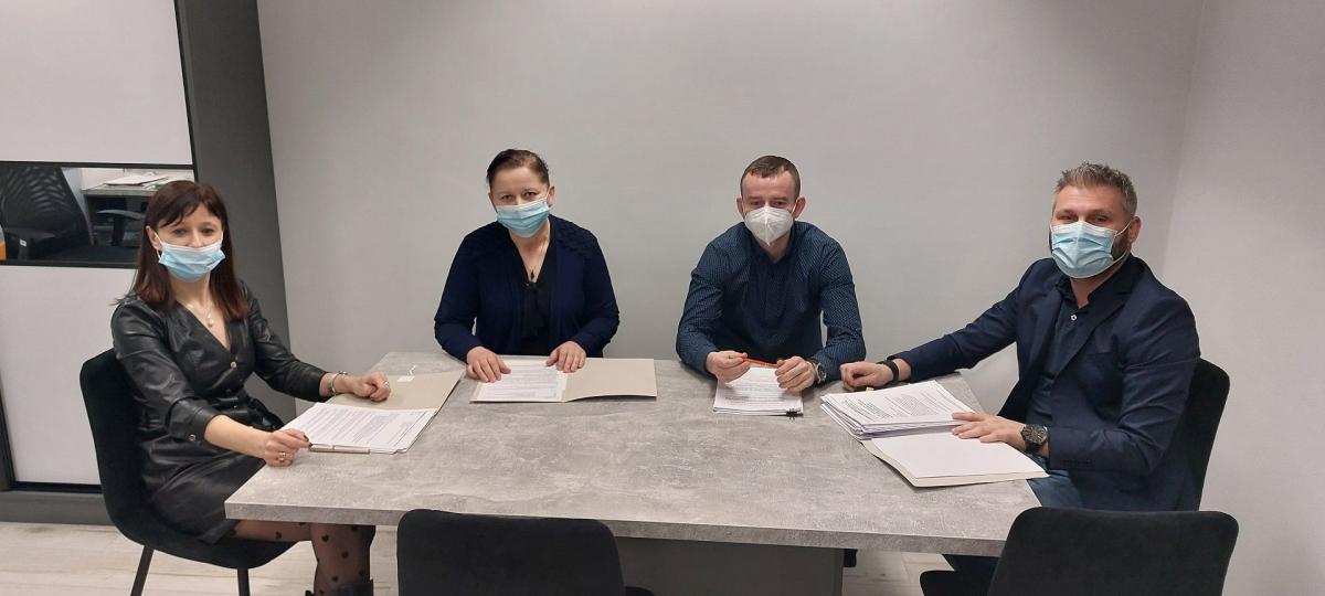 Jest się z czego cieszyć! Powiatowy Urząd Pracy w Jarosławiu przeznaczy w br. na finansowanie programów na rzecz promocji zatrudnienia, łagodzenia skutków bezrobocia i aktywizacji zawodowej. To 20 mln 893 tys. 20 zł.<br/>fot.Starostwo Powiatowe w Jarosławiu