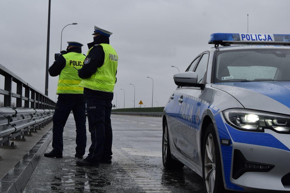 Policjanci kontrolowali kierowców prawie 19 tys. razy.  8 tys. z tych kontroli zakończyło się mandatem.<br/>fot.KPP Jarosław