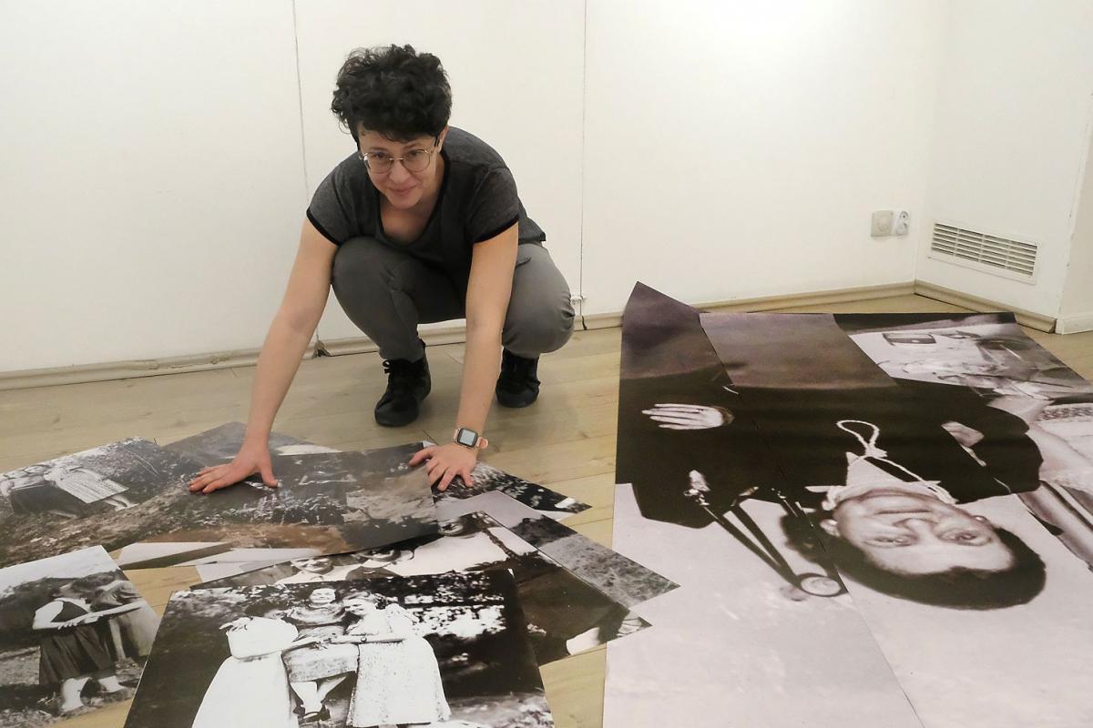 Lila Kalinowska – artystka, aktywistka, doktorantka na Uniwersytecie Rzeszowskim. Ukończyła studia w Akademii Sztuk Pięknych w Krakowie, na Wydziale Architektury Wnętrz oraz na Wydziale Malarstwa (kierunek scenografia). Mieszka i pracuje w Przemyślu.<br/>fot.Jacek Szwic