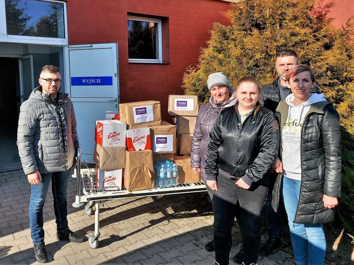 Załoga Fabryki Ciastek w Jarosławiu firmy Mondelez oraz rzecznik szpitala <br/>fot.Wojewódzki Szpital im. św. o. Pio w Przemyślu