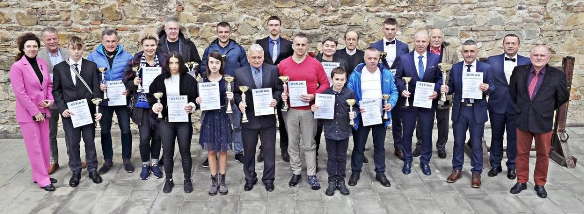 Laureaci wszystkich plebiscytowych kategorii wraz z organizatorami i zaproszonymi gośćmi.<br/>fot.Jacek Szwic