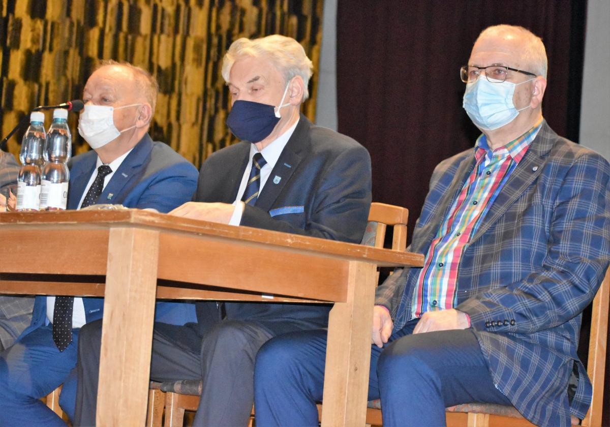 Na zaproszenie wójta gminy Bircza Grzegorza Gągoli w spotkaniu na temat planowanych konsultacji społecznych dla mieszkańców gminy Bircza uczestniczyli: starosta przemyski Jan Pączek, przewodniczący Rady Powiatu Przemyskiego Wojciech Bobowski, przewodniczący Rady Gminy Bircza Kazimierz Cap.<br/>fot.M