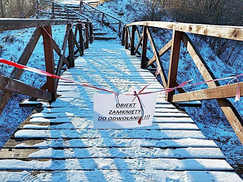 Zdjęcie sprzed kilku dni. Jak widać, w mieście Przemyślu miłość do biało-czerwonych tasiemek kwitnie.<br/>fot.ze zbiorów własnych