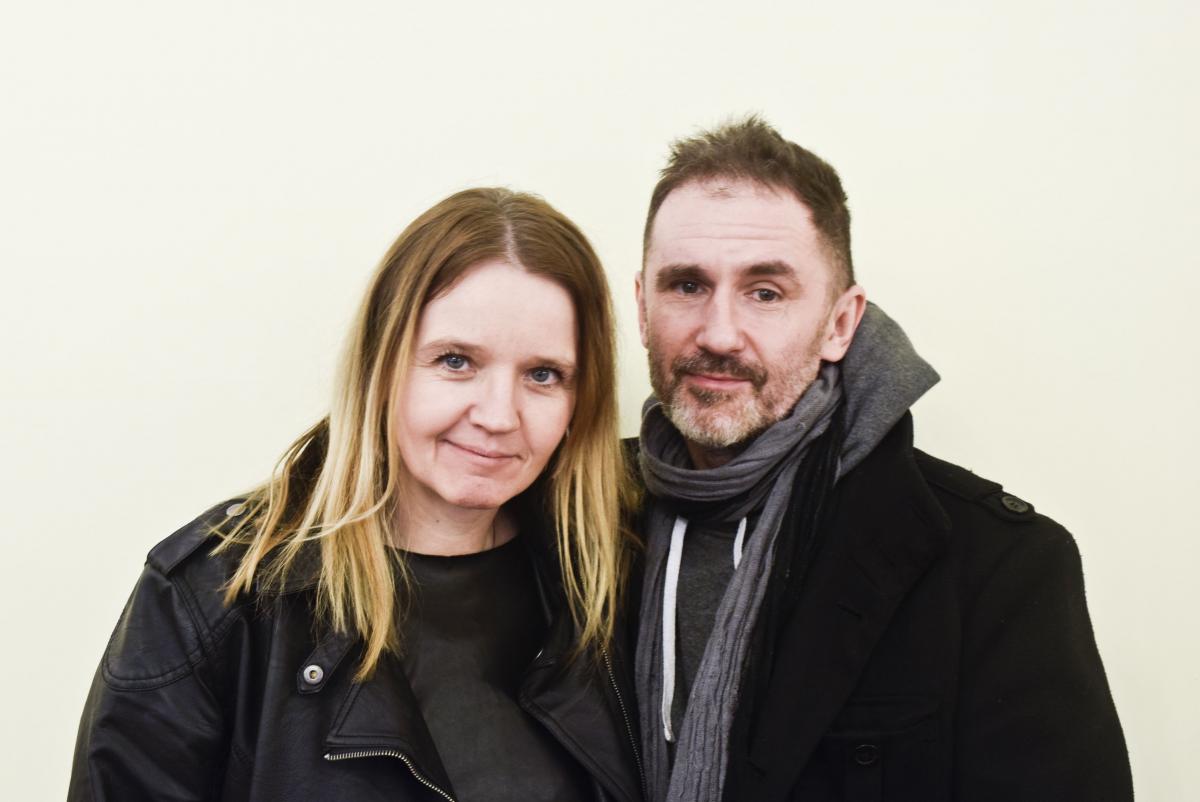  – Miłość to też umiejętność dialogu i wzajemna uwaga. Jak mam focha, to wystarczy jeden żart lub śmieszna mina Adama i już jestem kupiona, pękam ze śmiechu i jest dobrze – mówi Magda Anioł o swoim mężu Adamie Szewczyku. <br/>fot.A. Wilgucki