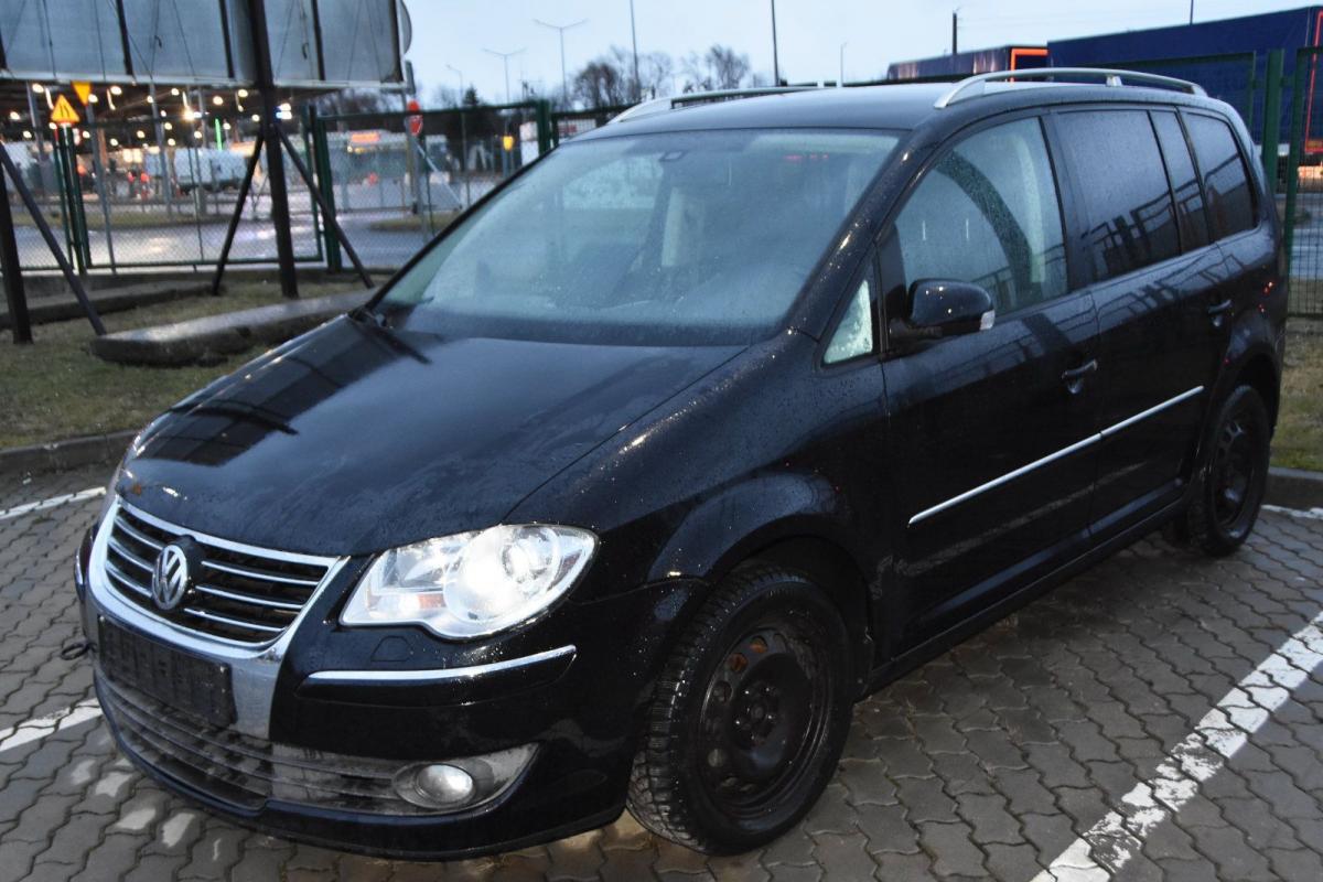 Funkcjonariusze zatrzymali volkswagena tourana.<br/>fot.serwis BiOSG