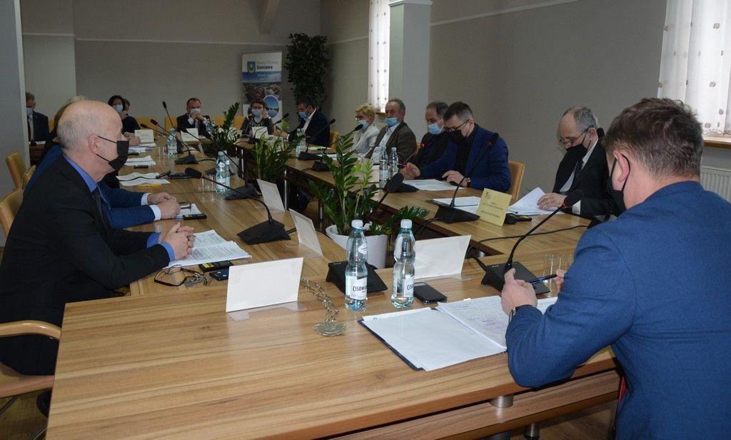 Za budżetem zagłosowało 10 radnych, 4 było przeciw.<br/>fot.UMiG Sieniawa
