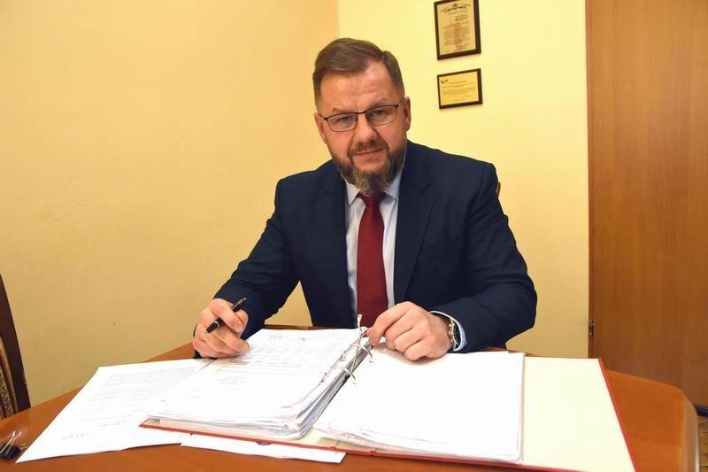 Dyrektor przemyskiego MOPS P. Hryniszyn wyjaśnia, że prośby o dostarczenie zaświadczenia z ZUS celem przyznania dodatku osłonowego wynikały z problemów z dostępem do systemu Emp@tia i nie były zależne od ośrodka, którym kieruje. <br/>fot.archiwum ŻP