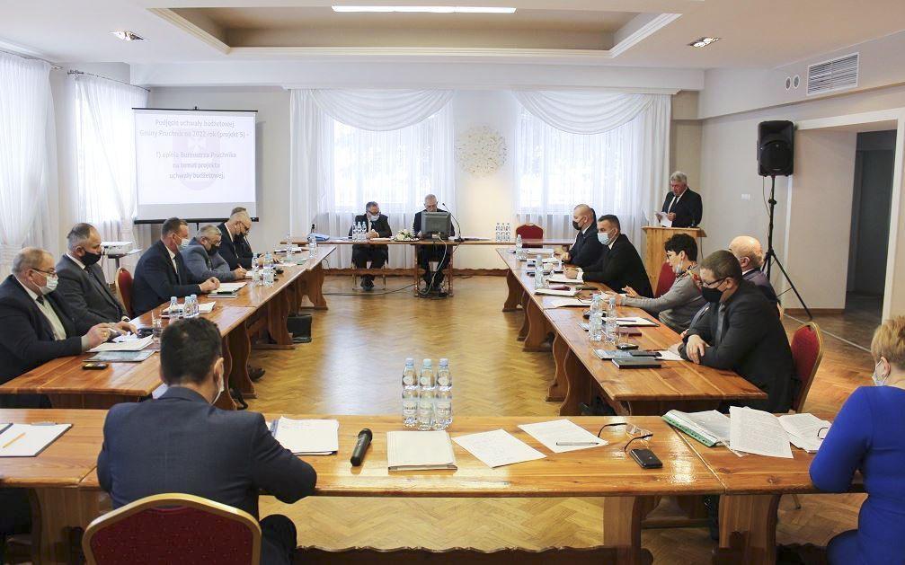 Zapisy uchwały budżetowej na 2022 rok nie wzbudziły większych zastrzeżeń i została ona podjęta jednogłośnie.<br/>fot.UM Pruchnik