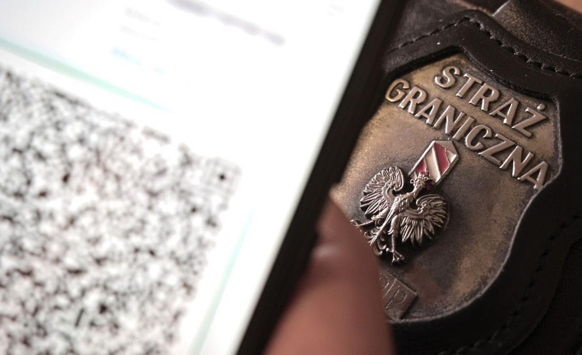 Obcokrajowcy posłużyli się fałszywymi wynikami testów covidowych.<br/>fot.serwis BiOSG