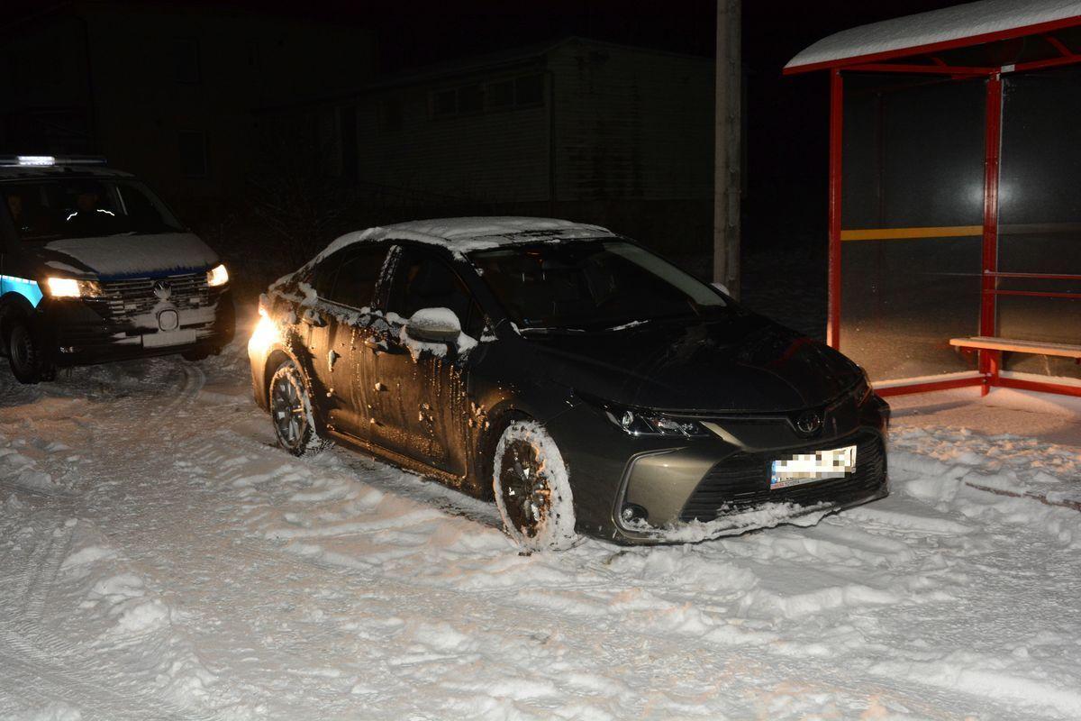 Toyotą wjechał do rowu.<br/>fot.KPP Przeworsk
